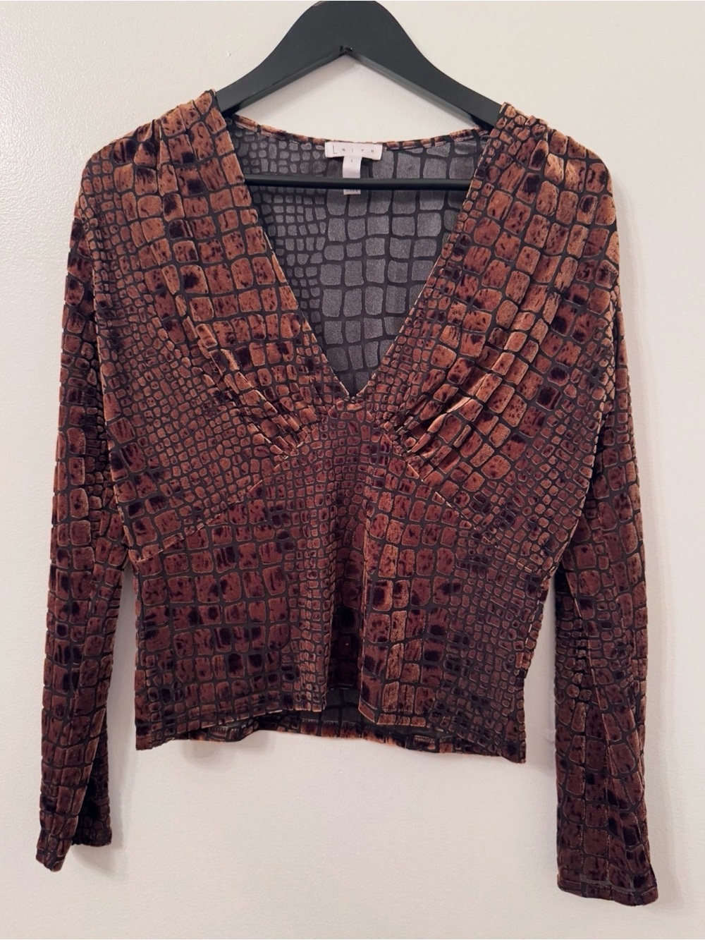 Leith Brown‎ Croc-Texture V-Neck Long Sleeve Top